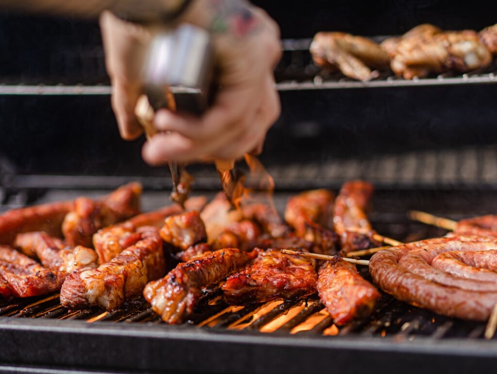 キャンプ・BBQで肉を爆旨にする調味料おすすめ｜マキシマムvsほりにし徹底比較＆持ち物リスト完全版（イメージ写真）